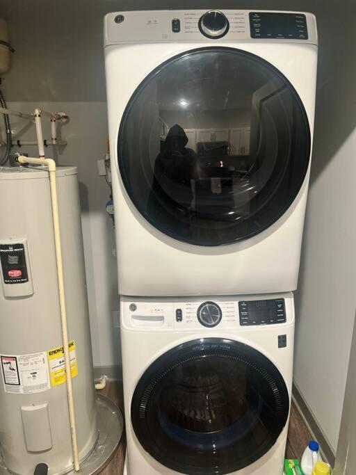 Luxurious & Spacious 1 Bedroom ハンプトン エクステリア 写真