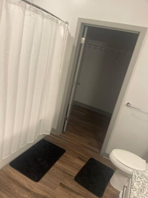 Luxurious & Spacious 1 Bedroom ハンプトン エクステリア 写真