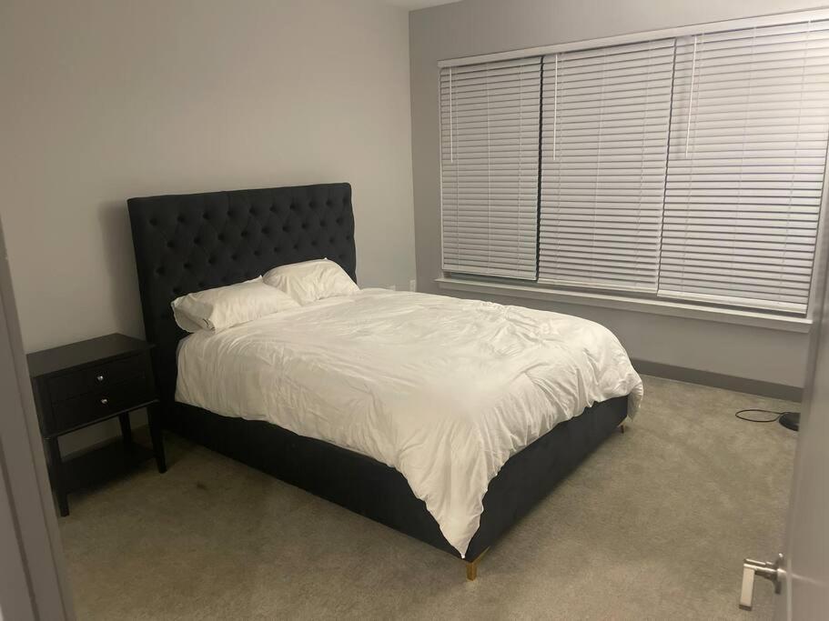 Luxurious & Spacious 1 Bedroom ハンプトン エクステリア 写真