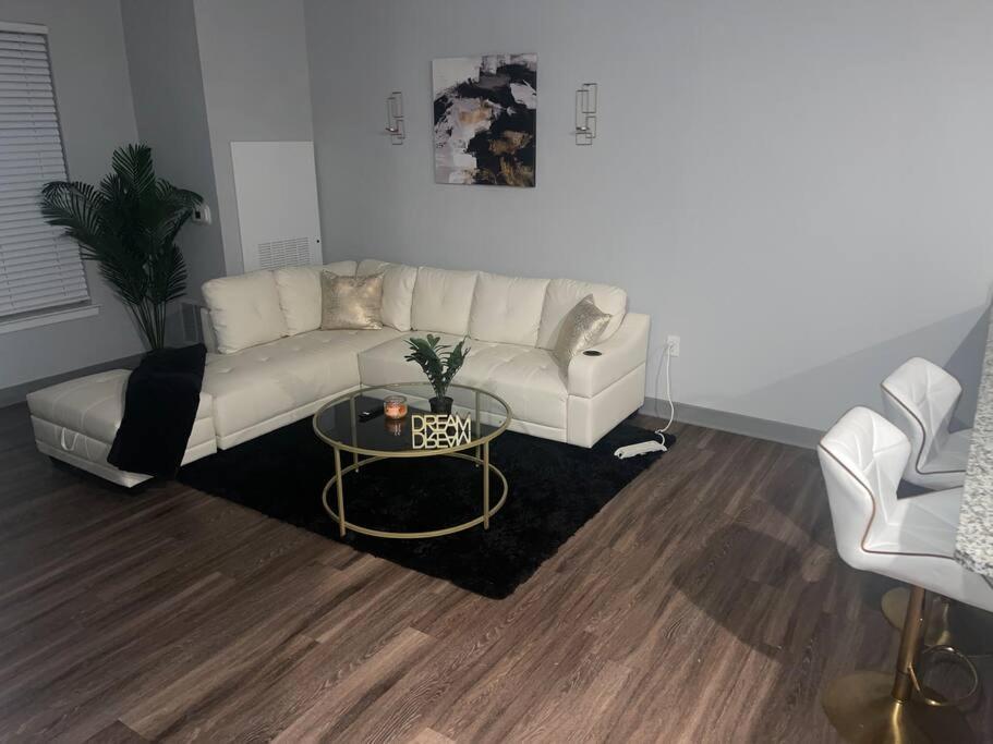 Luxurious & Spacious 1 Bedroom ハンプトン エクステリア 写真